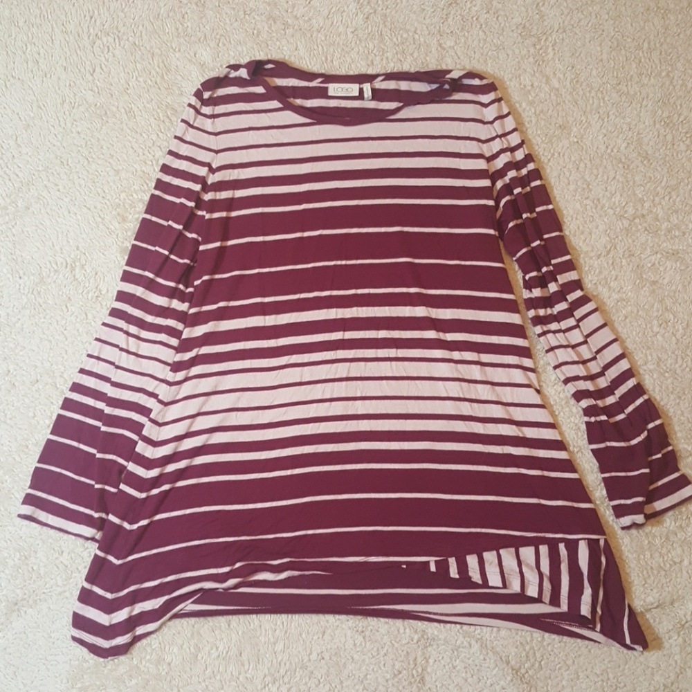 Logo by Lori Goldstein M Long Sleeved Top